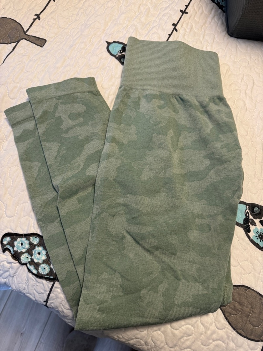NVGTN Olive Green Camo Leggings